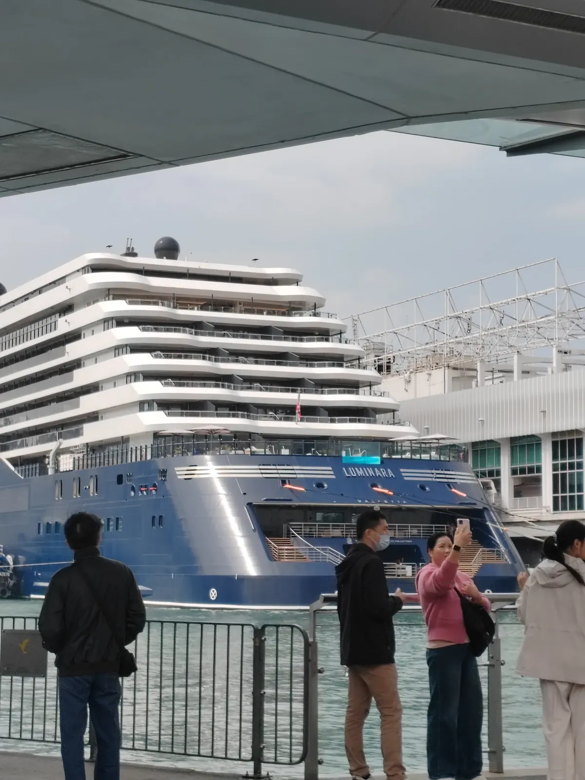 维多利亚港附近的海滨建筑