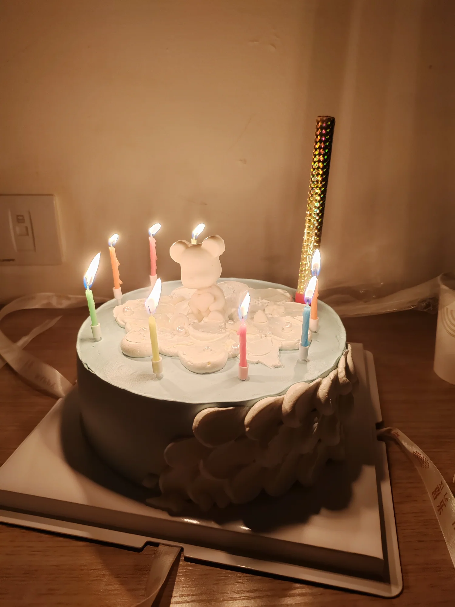 朋友们准备的生日蛋糕