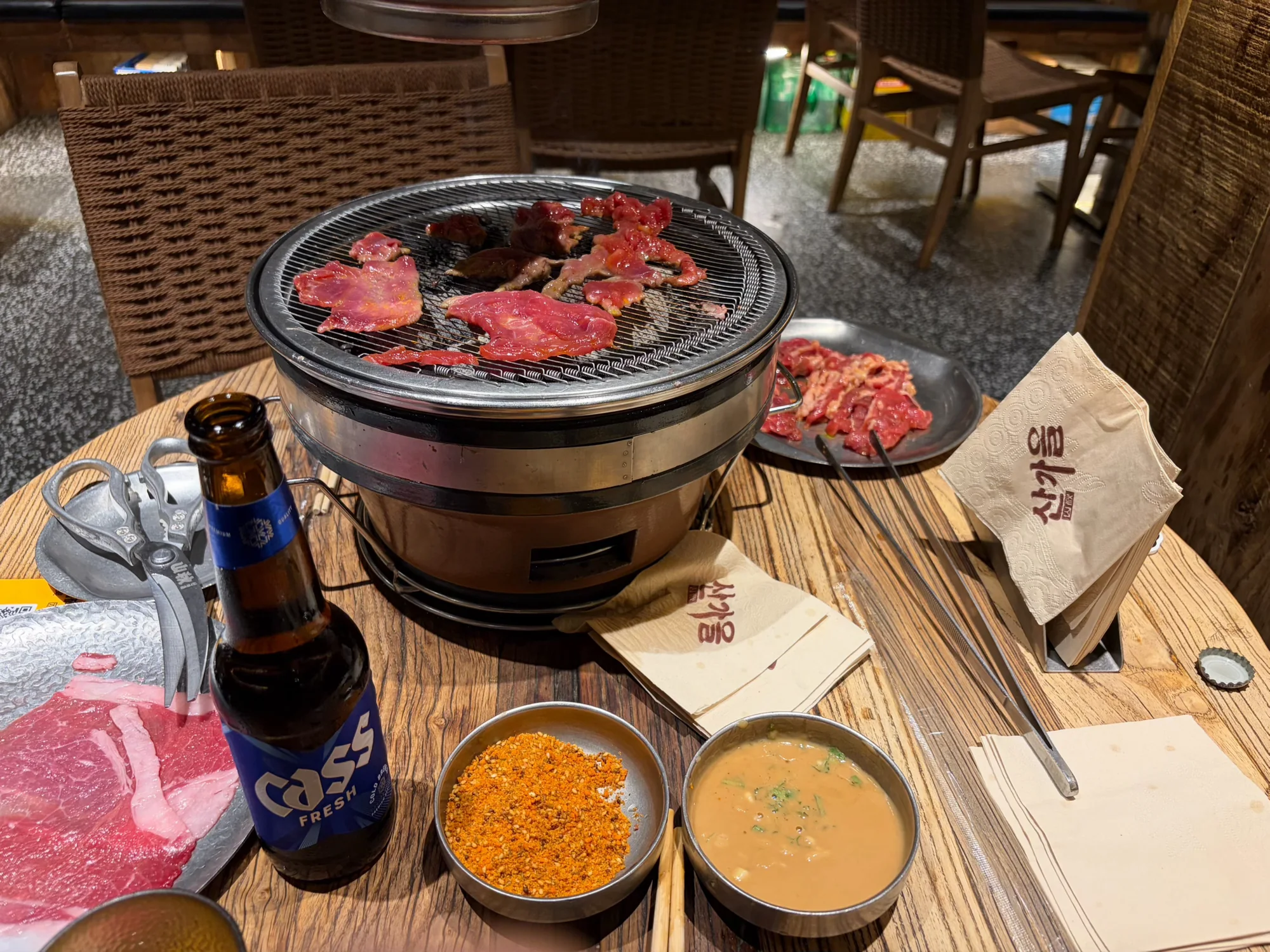 西塔街边的炭火烤肉